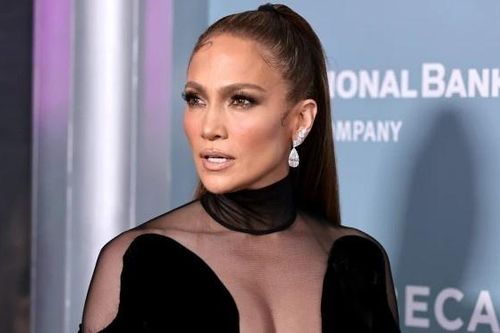 Jennifer Lopez xóa hết bài viết trên Instagram