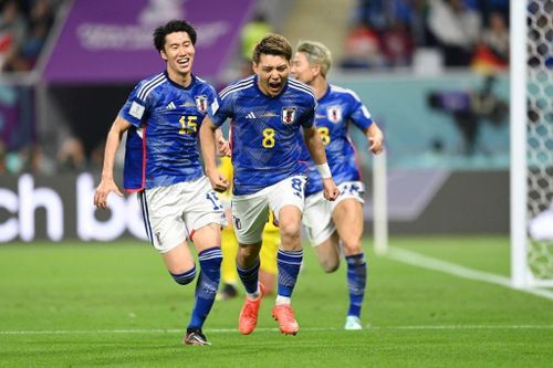 Nhật Bản bất ngờ đánh bại Đức 2-1