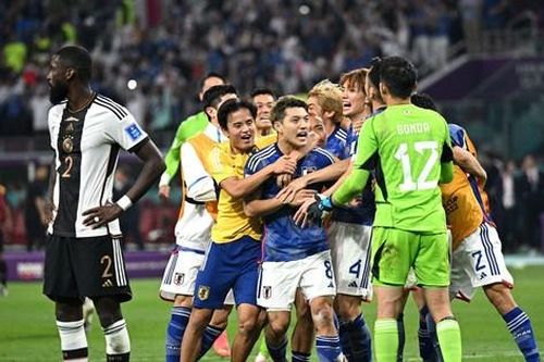 Chấn động Khalifa, Samurai xanh Nhật Bản ngược dòng quật ngã tuyển Đức 2-1