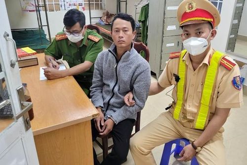 Bắt đối tượng hiếp dâm em gái cùng mẹ khác cha rồi trốn truy nã đến nhiều tỉnh
