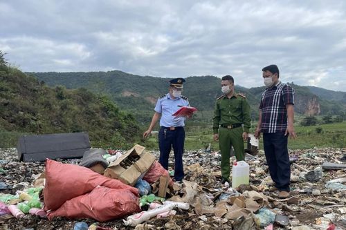 Quản lý thị trường Sơn La phát hiện lượng lớn sữa tắm hết hạn sử dụng