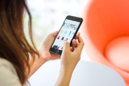 Người Việt đặt hàng online thường xuyên nhất khu vực Đông Nam Á