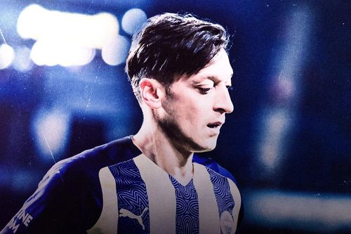 Ozil bị gọi tên trên mạng xã hội khi tuyển Đức che miệng chụp ảnh