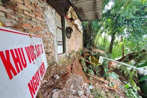 Hà Nội dự chi 145 tỷ đồng khắc phục khẩn cấp sạt lở ven sông Hồng