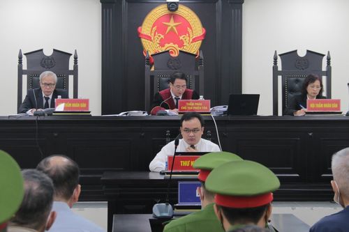 Cựu Thứ trưởng Cao Minh Quang nằm viện, nhận án 30 tháng tù treo