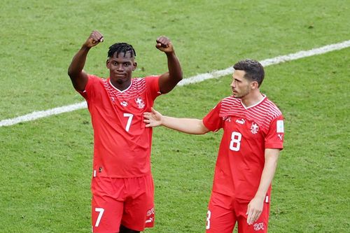 Thụy Sĩ đả bại Cameroon nhờ 'thần tài' Embolo