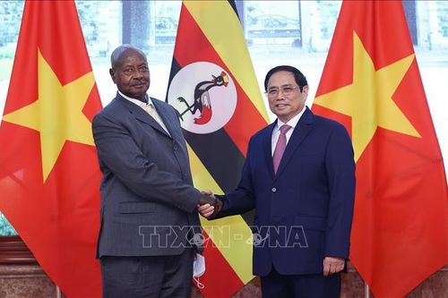 Thủ tướng Phạm Minh Chính tiếp Tổng thống Cộng hòa Uganda