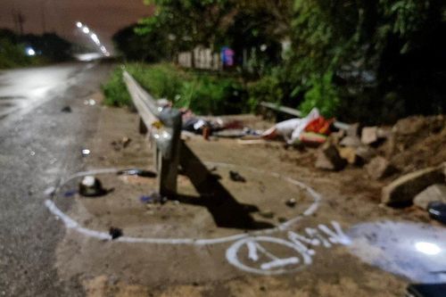 Bình Thuận: Xe máy chở 3 tông vào lề đường, một người tử vong