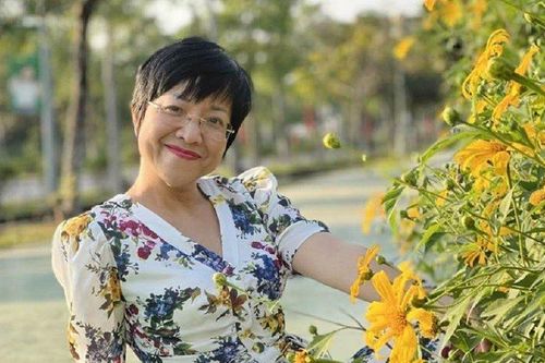 Phản ứng của MC Thảo Vân khi bị khán giả nhầm là vợ nghệ sĩ Tự Long