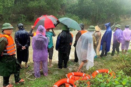 Tìm kiếm người đàn ông mất tích khi đi đánh cá ở Nghệ An