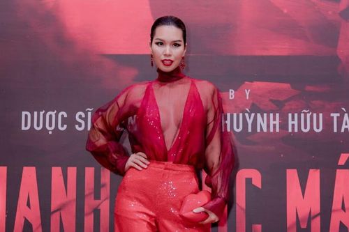 Ngọc Mai tình tứ bên Quốc Nghiệp, Hà Anh diện đồ xuyên thấu và dàn sao Việt tề tựu thảm đỏ Hạnh Phúc Máu