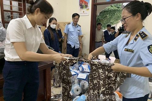 Cục QLTT Nghệ An tiêu hủy trên 11.000 sản phẩm hàng hóa bị tịch thu do vi phạm hành chính
