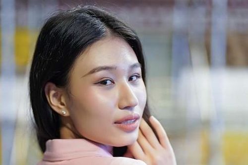 Nói tiếng Ý và hát cho giám khảo nghe