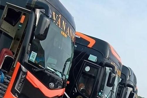 Cận cảnh xe khách trá hình lập bến 'lậu', diễu phố tại Thanh Hóa