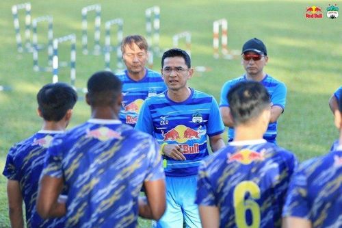 HLV Kiatisak tái ký hợp đồng 2 năm với HAGL