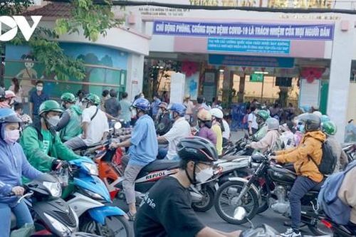 Nhiều trường học tại TP.HCM chưa điều chỉnh giờ học