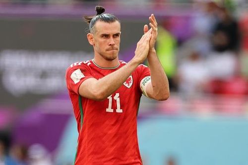 CĐV Xứ Wales qua đời trên đường tới sân xem World Cup