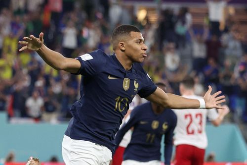 Mbappe tỏa sáng đưa Pháp vượt qua vòng bảng