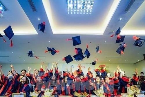 Học bổng Nâng bước Thủ khoa: 'Em mong sớm khỏi bệnh để được đi nhận học bổng'