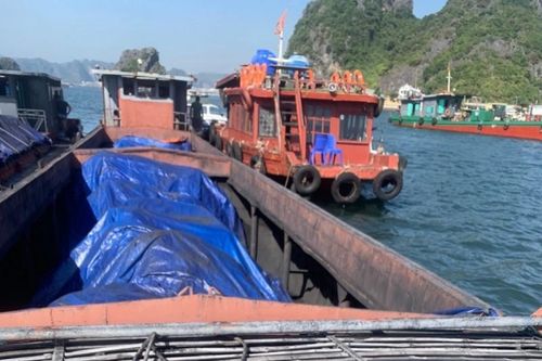 Quảng Ninh: Phát hiện tàu chở 60 tấn than không rõ nguồn gốc