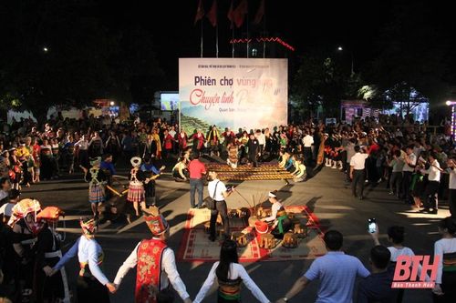 Liên hoan văn nghệ dân gian 'Chuyện tình Pha Dua' - Phiên chợ vùng cao: Góp phần gìn giữ văn hóa truyền thống và thúc đẩy du lịch vùng cao xứ Thanh phát triển