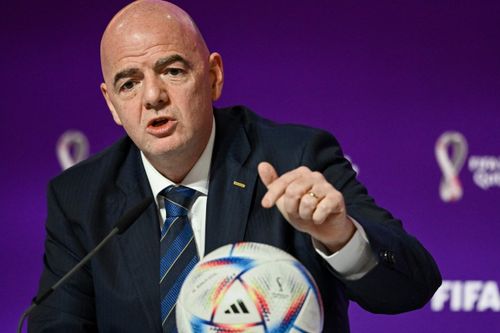Chủ tịch FIFA xung đột với phương Tây