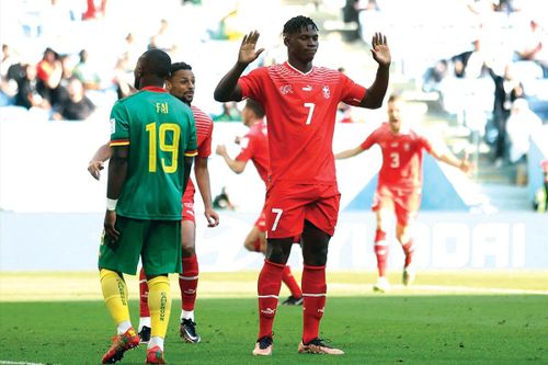 Mẹ Embolo chỉ trích LĐBĐ Cameroon và Eto'o