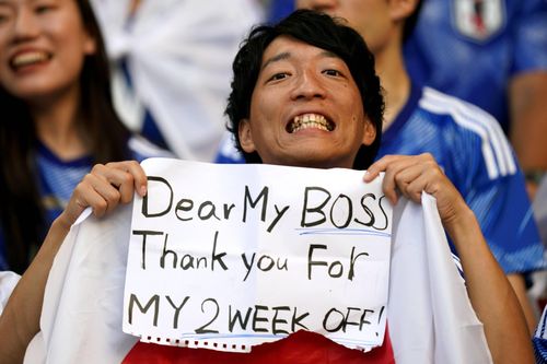 CĐV Nhật Bản 'cảm ơn sếp đã cho nghỉ 2 tuần' khi đi xem World Cup