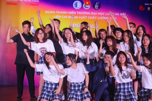Đêm dạ hội De Novo 2022 chào đón tân sinh viên chất lượng cao Đại học Luật Hà Nội: Aurora-Chuyến hành trình chiêm ngưỡng cực quang