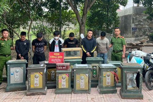 Bắt nhóm đối tượng chuyên trộm két ở chốn tâm linh