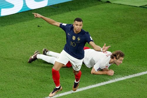 Mbappe lập cú đúp, Pháp đoạt vé sớm vào vòng 1/8 World Cup