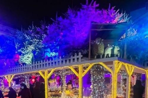 Chợ Giáng sinh thú vị nhất thế giới giữ giá ổn định thời khủng hoảng năng lượng