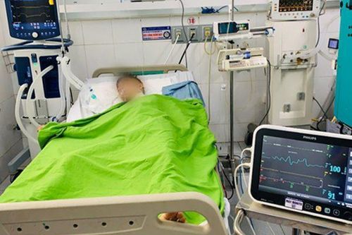 Tai nạn giao thông, bé trai 14 tuổi giập nát thận, nguy kịch