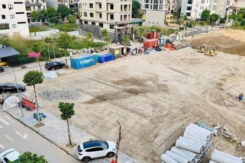 Thị trường trầm lắng, đất đấu giá vùng ven vẫn cao ngất