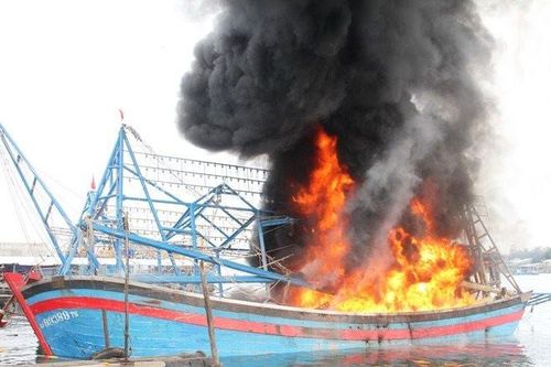 Bình gas trên tàu cá phát nổ, 1 người mất tích 2 người bị thương