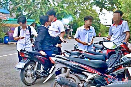 Thứ đáng sợ tràn vào trường, nam sinh thử một lần bất tỉnh nhân sự