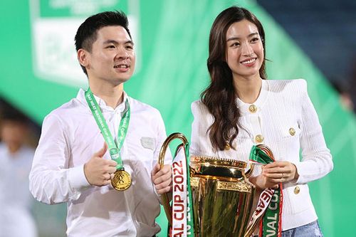 Hoa hậu Đỗ Mỹ Linh chúc mừng ông xã theo cách đặc biệt