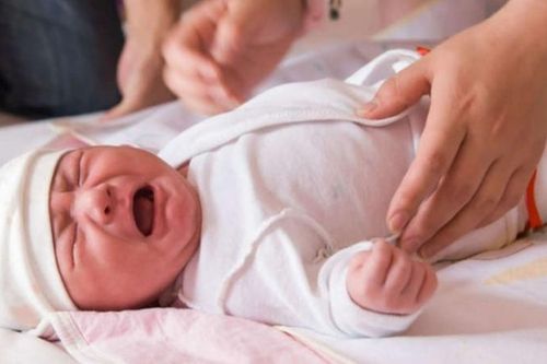 Bố lấy cuống rốn của con xét nghiệm ADN mới biết sự thật