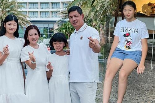 Dự sinh nhật bạn, con gái Bình Minh tinh tế chọn váy đen