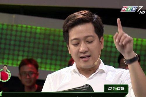Câu đố Tiếng Việt: 'Đang đứng gặm cỏ, bỗng bị bứt đuôi, trời đất tối thui, chẳng nhìn ra nữa', là gì?