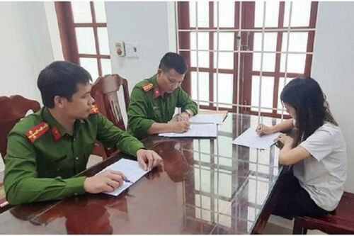 Thanh Hóa: Bắt 'nữ quái' trong vai cán bộ viễn thông lấy cắp tiền trong tài khoản ngân hàng