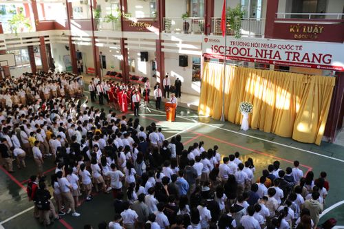 Học sinh iSchool Nha Trang trở lại trường sau vụ ngộ độc tập thể