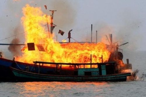Nổ tàu cá ở Nghệ An: 1 người mất tích, 2 bị thương