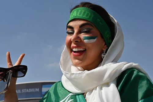 Nơi phụ nữ lần đầu tiên không cần xin phép chồng đi xem World Cup