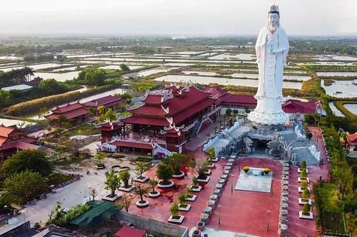 Cận cảnh ngôi chùa xây bằng gỗ lớn nhất miền Tây