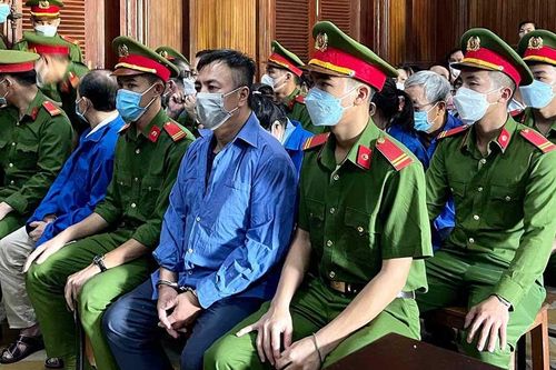 Bệnh viện Mắt TP.HCM xin giảm nhẹ tội cho cựu giám đốc