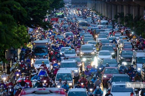 Vận dụng nhiều giải pháp, Hà Nội vẫn còn tới 35 'điểm đen' về ùn tắc