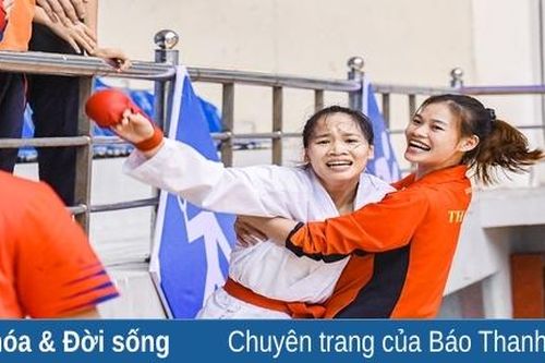 Cảm xúc vỡ òa của Trương Thị Thương khi giành HCV cho Karate Thanh Hóa tại Đại hội Thể thao toàn quốc lần thứ IX