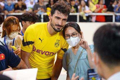 Dàn sao Dortmund thân thiện, mời CĐV Việt Nam xuống sân giao lưu