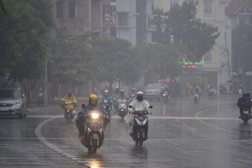 Hôm nay, Bắc bộ bắt đầu chuyển mưa rét sau những ngày nắng nóng như mùa Hè
